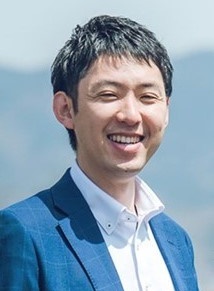 糸賀氏_tri.jpg