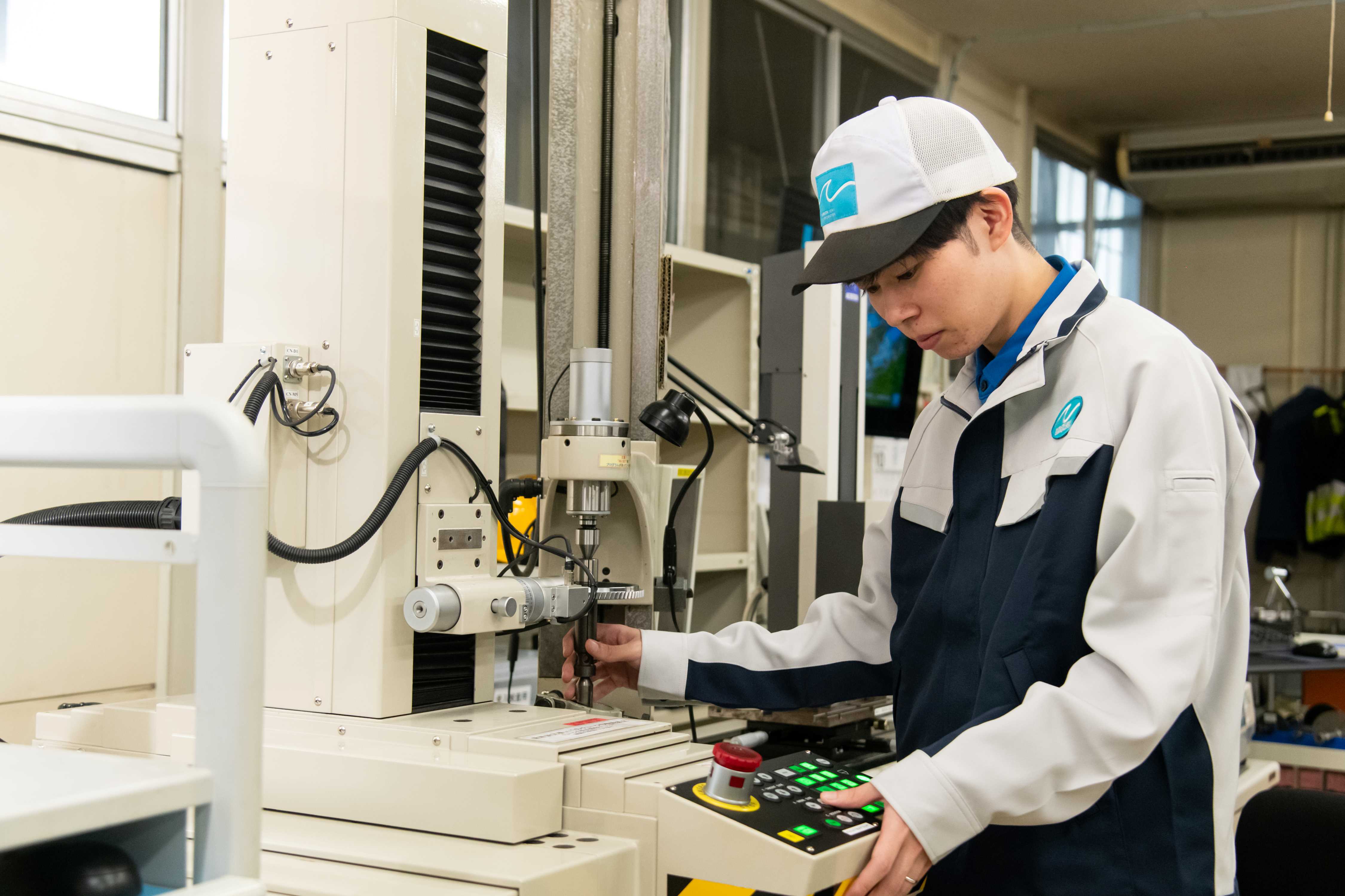 「生産準備」「測定」「産業用ロボット制御」などの体験を通し、技術職の実際の業務を体感