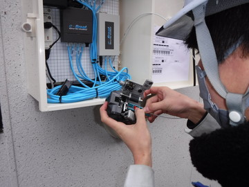 お客様注文の光回線の接続中です