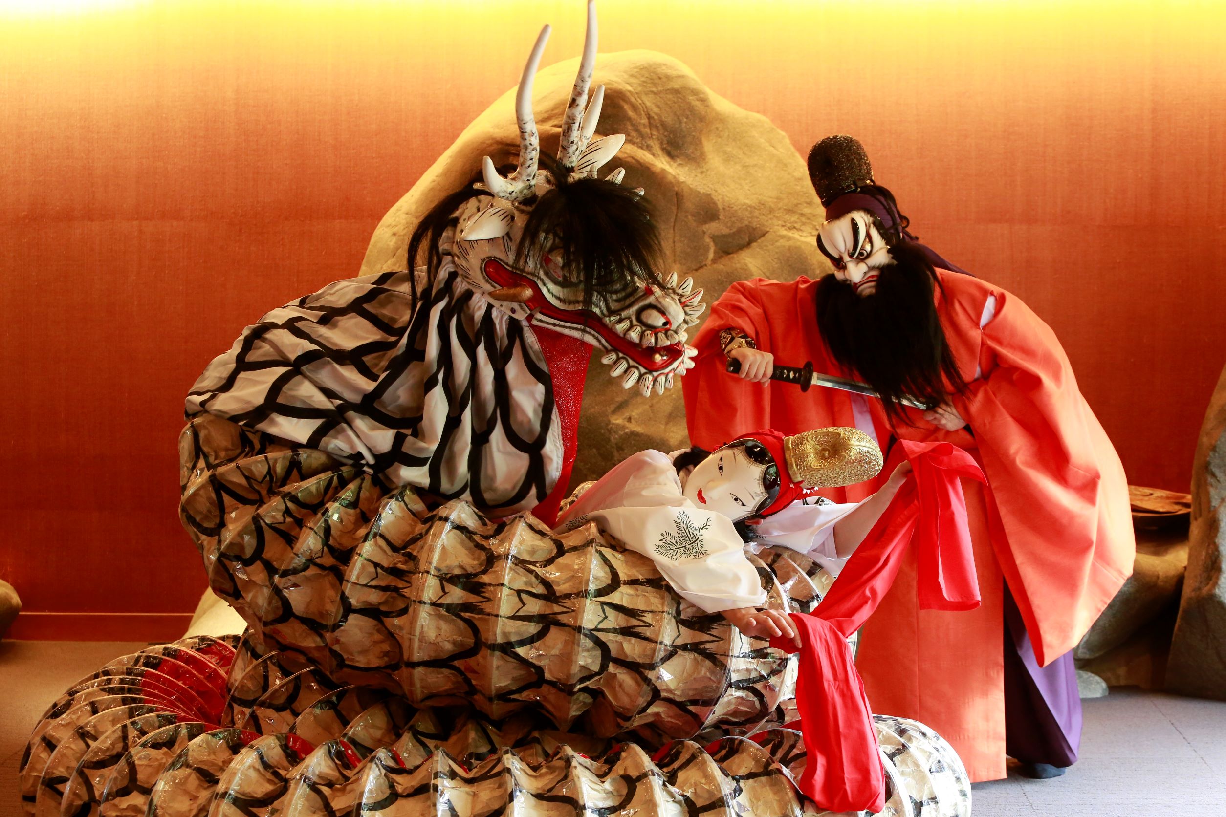 石見神楽の舞をスタッフが毎晩上演