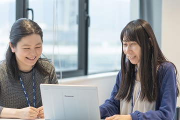 先輩社員がフォローしながら仕事を進めます