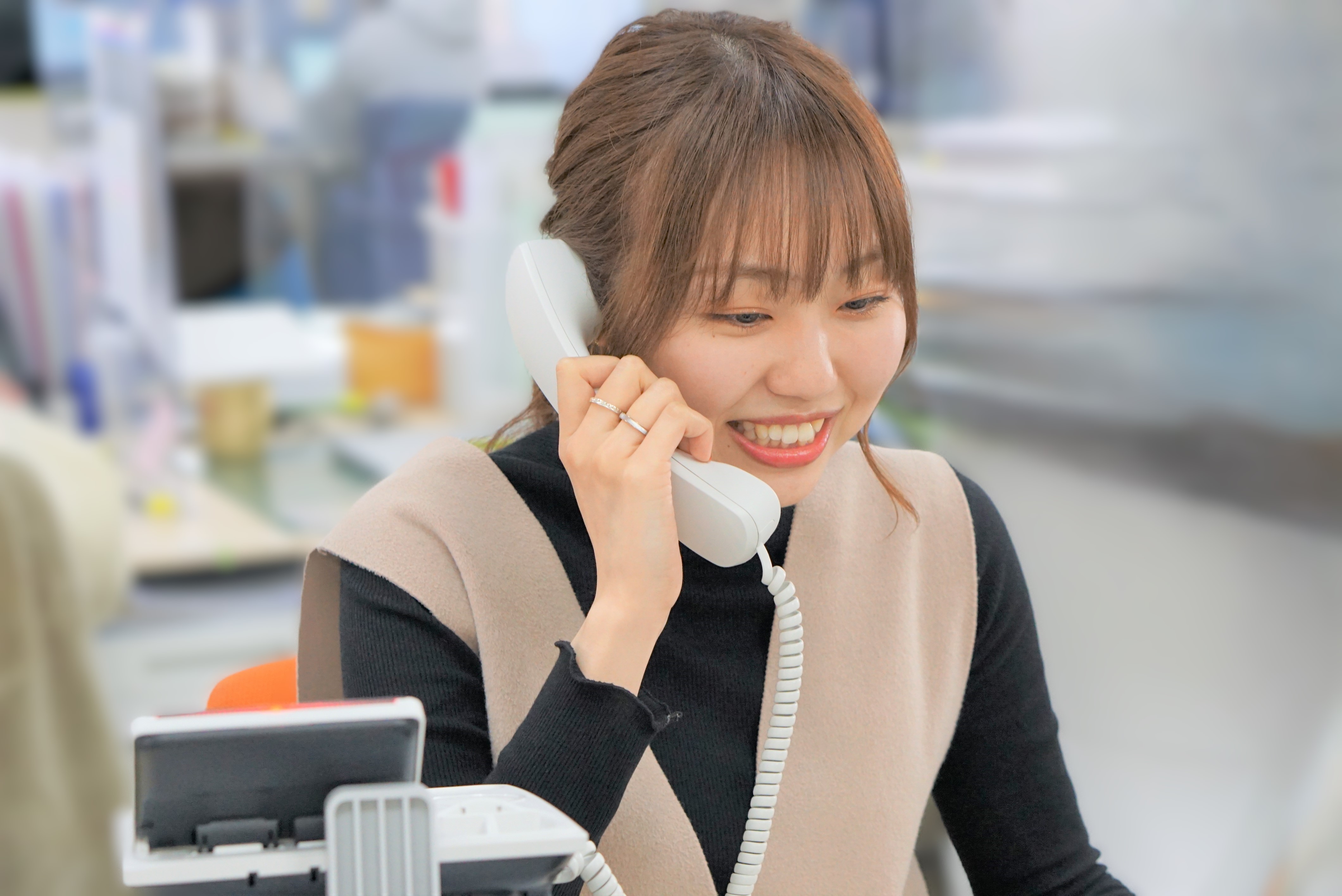 お客様からのお問い合わせに対応中です！