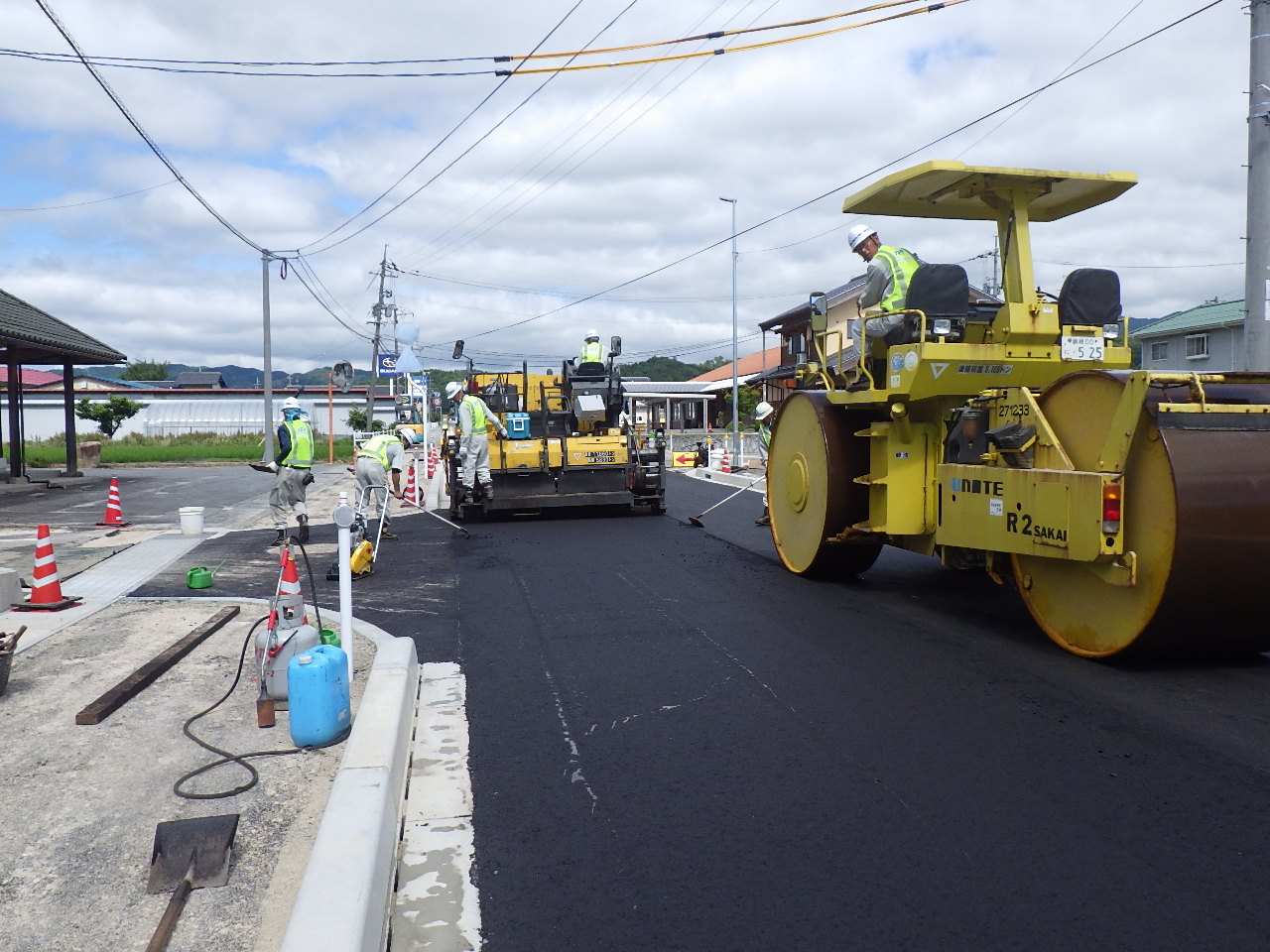 道路のアスファルト舗装工事