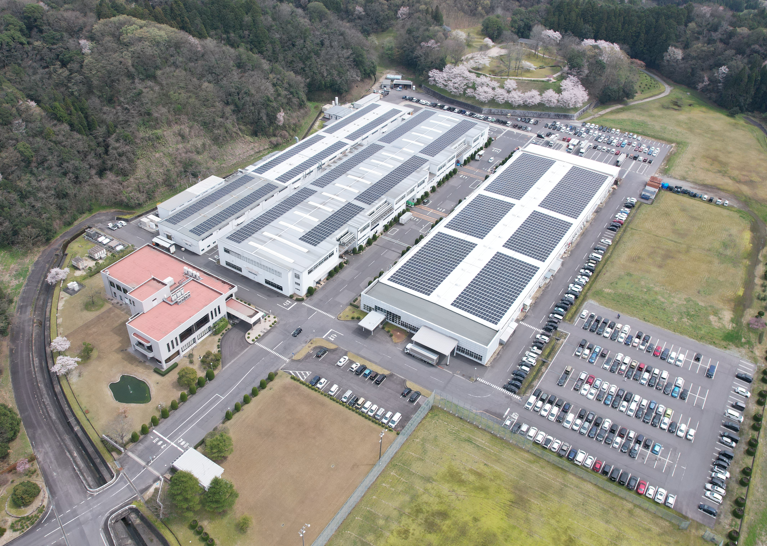 緑にかこまれた自然豊かな工場で楽しく仕事しています