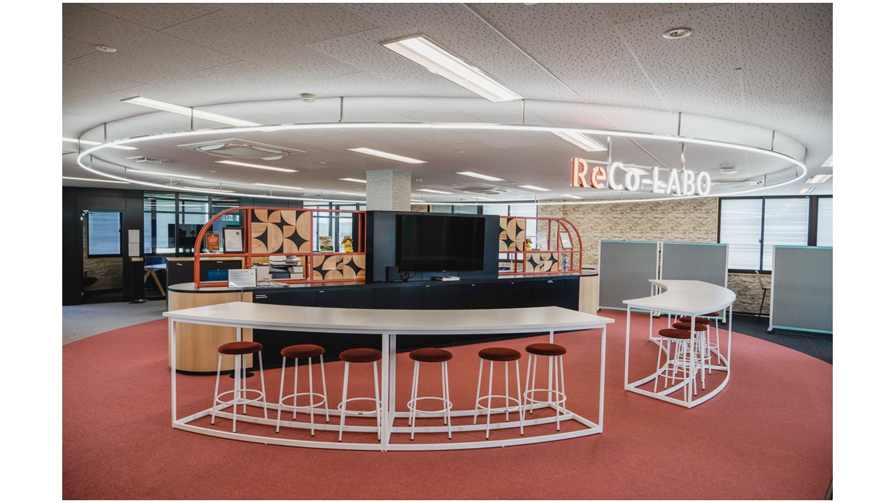 2F　中央カウンター