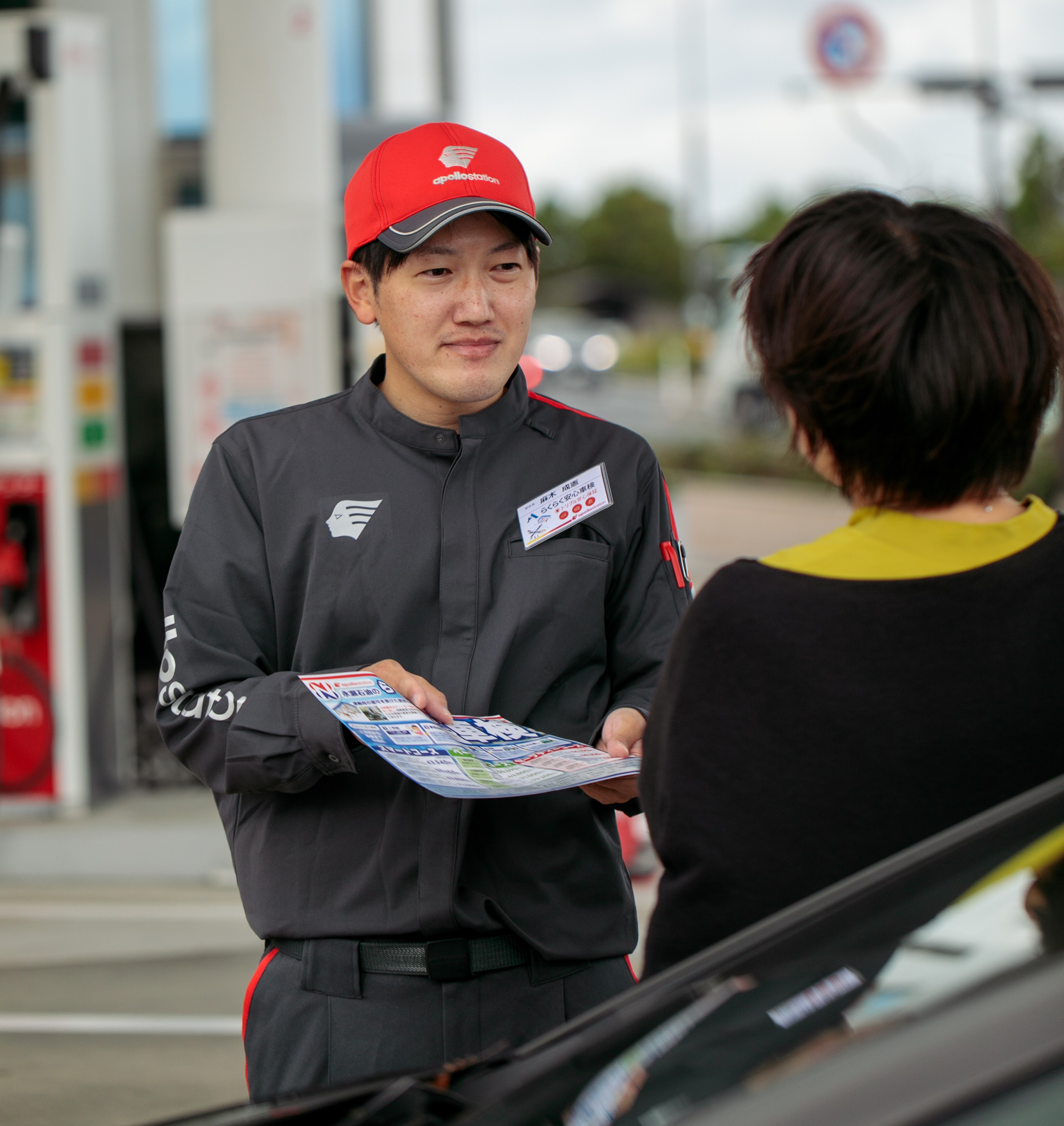 お客様に車検のご案内をしています♪