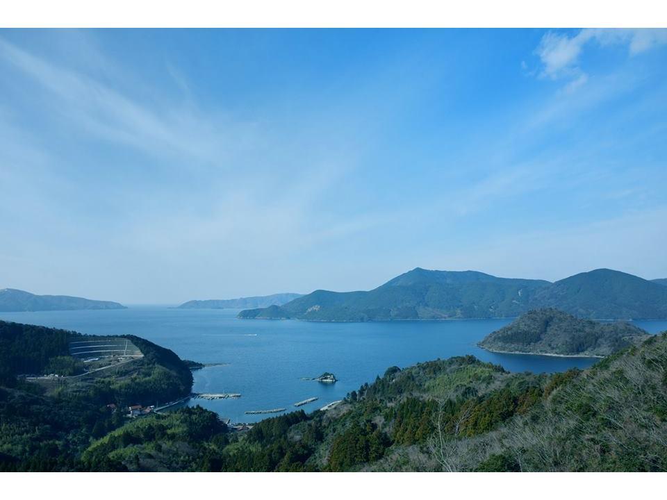 海士町は海・山・田畑に囲まれる島です。