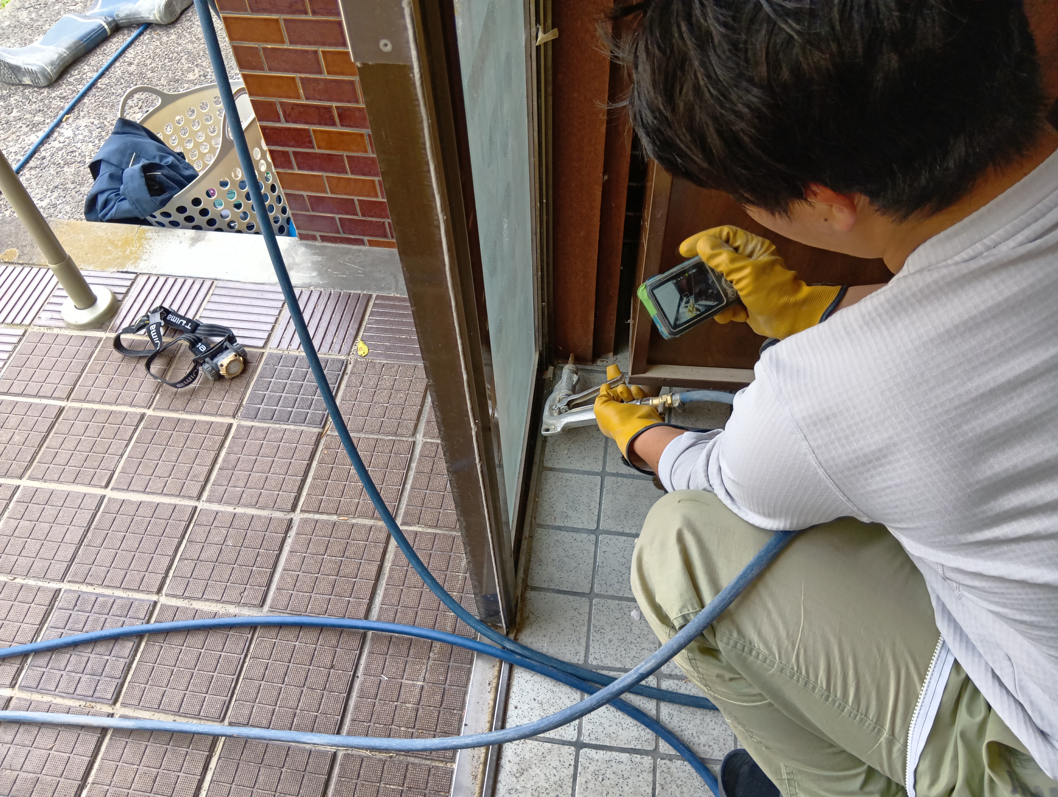 床上からの作業風景