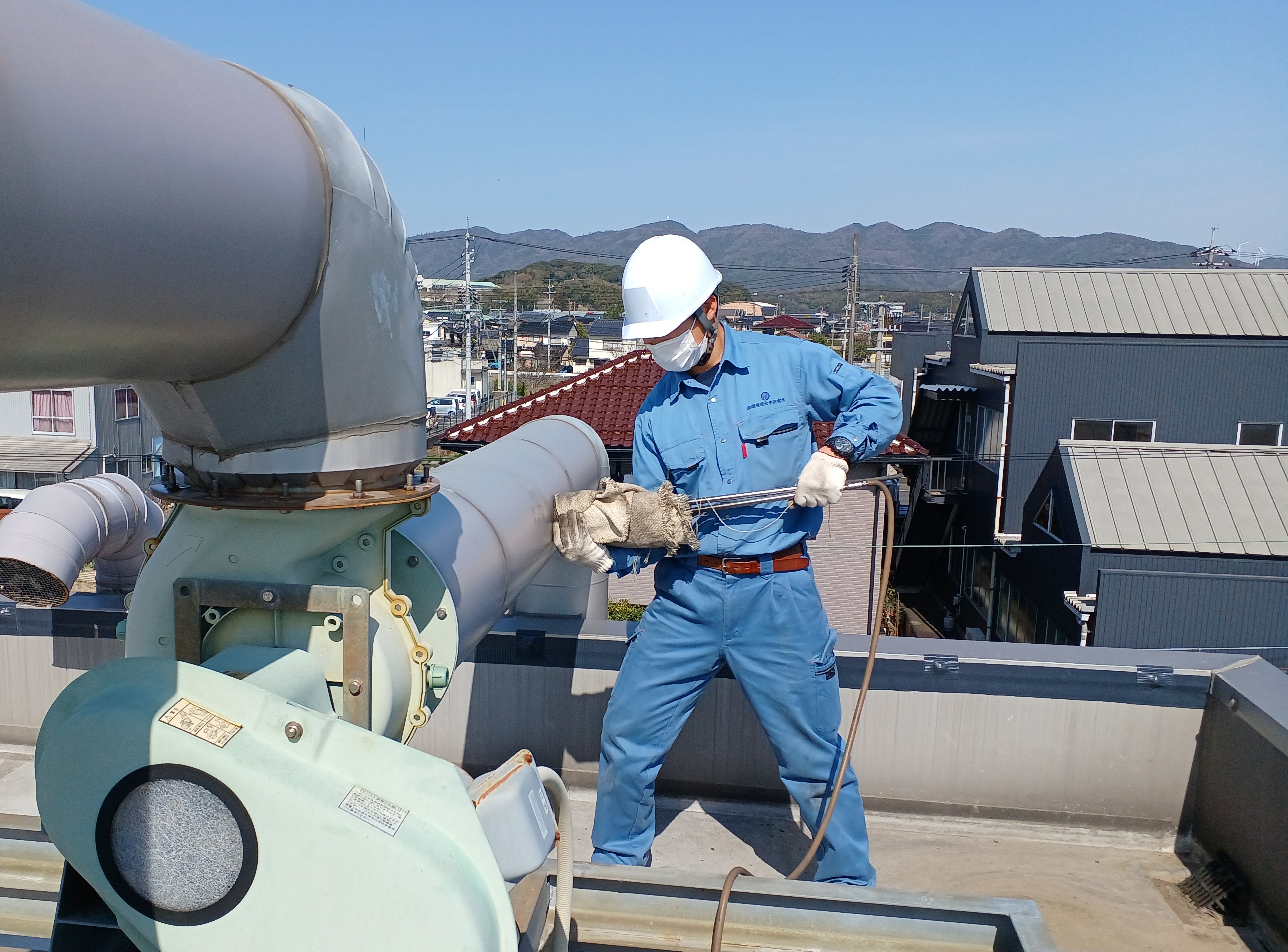 サンプリング調査（河川水の採水）