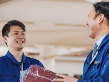 物流課若手社員と中堅社員