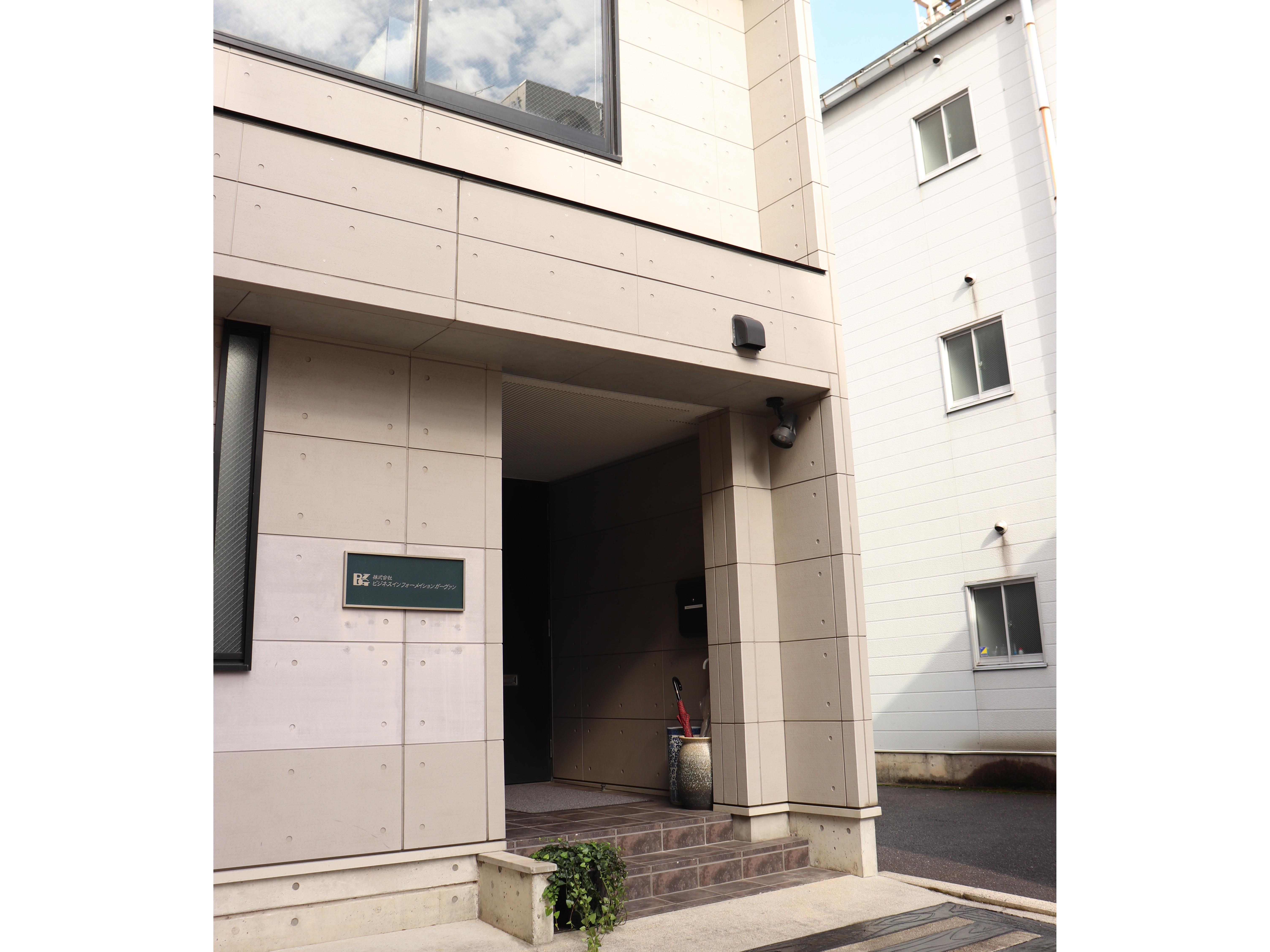 本社の外観