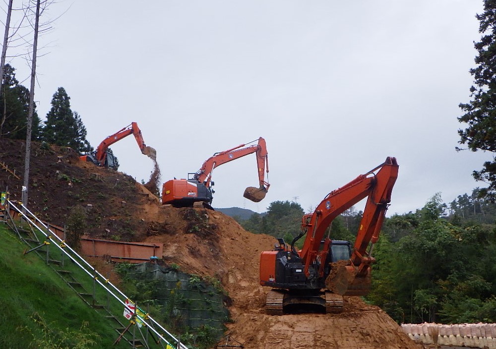 土木工事部門　重機3台が颯爽と…