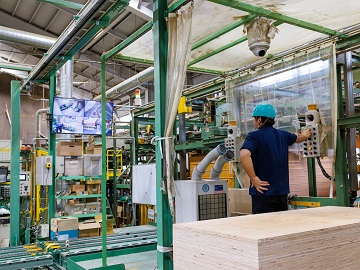 オペレーターや機械補助がメインの業務です!