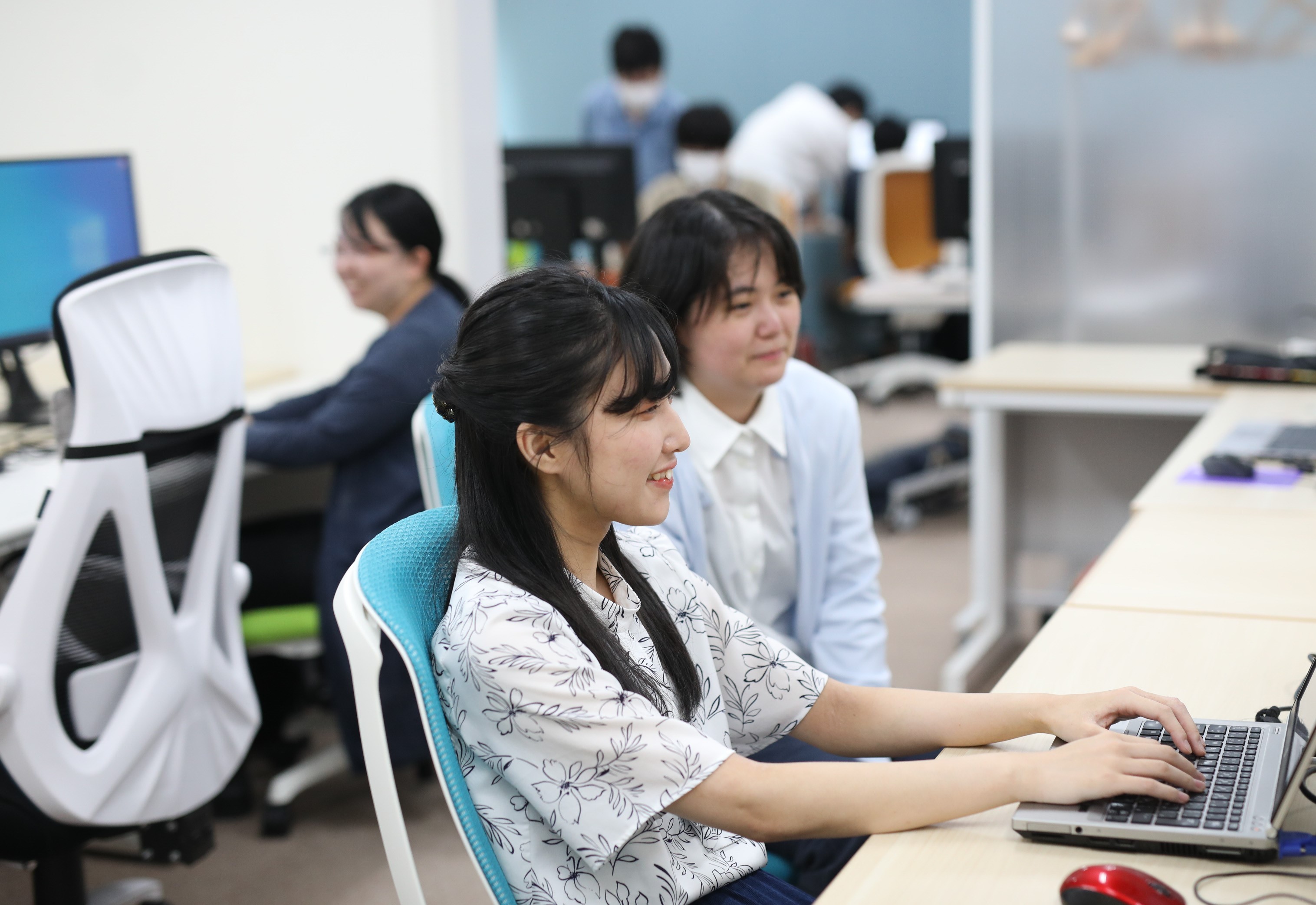 自分の座りたい席やチェアを選べます。