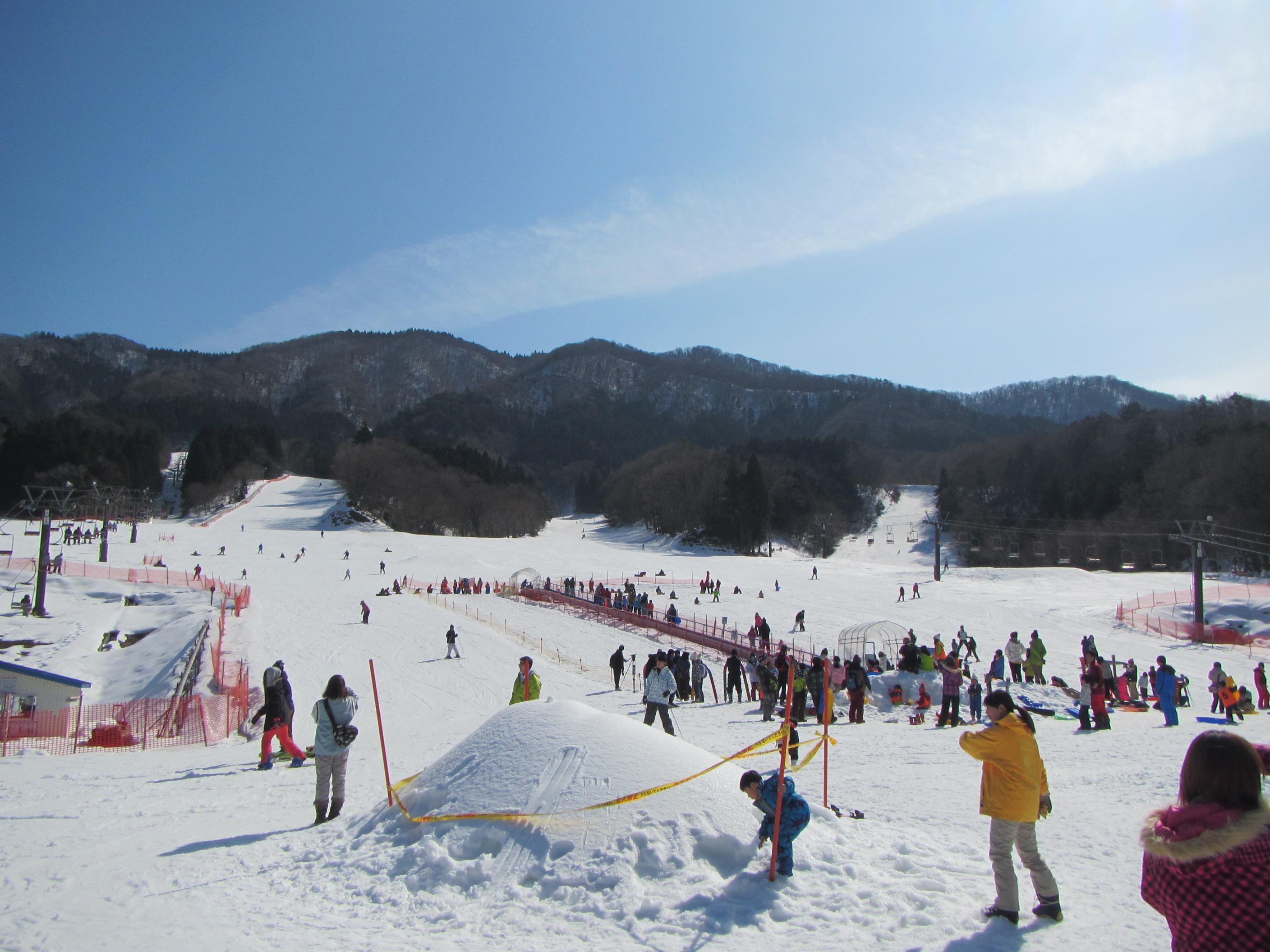 スキー場の運営も仕事です！夏場は観光リフトも運営中