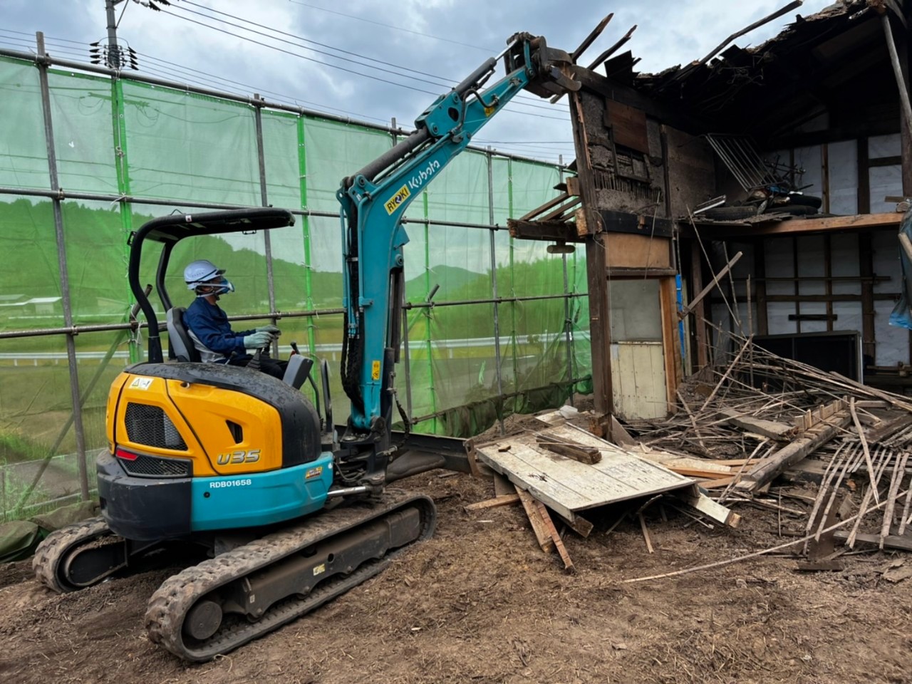 解体工事の作業現場(土木事業部)