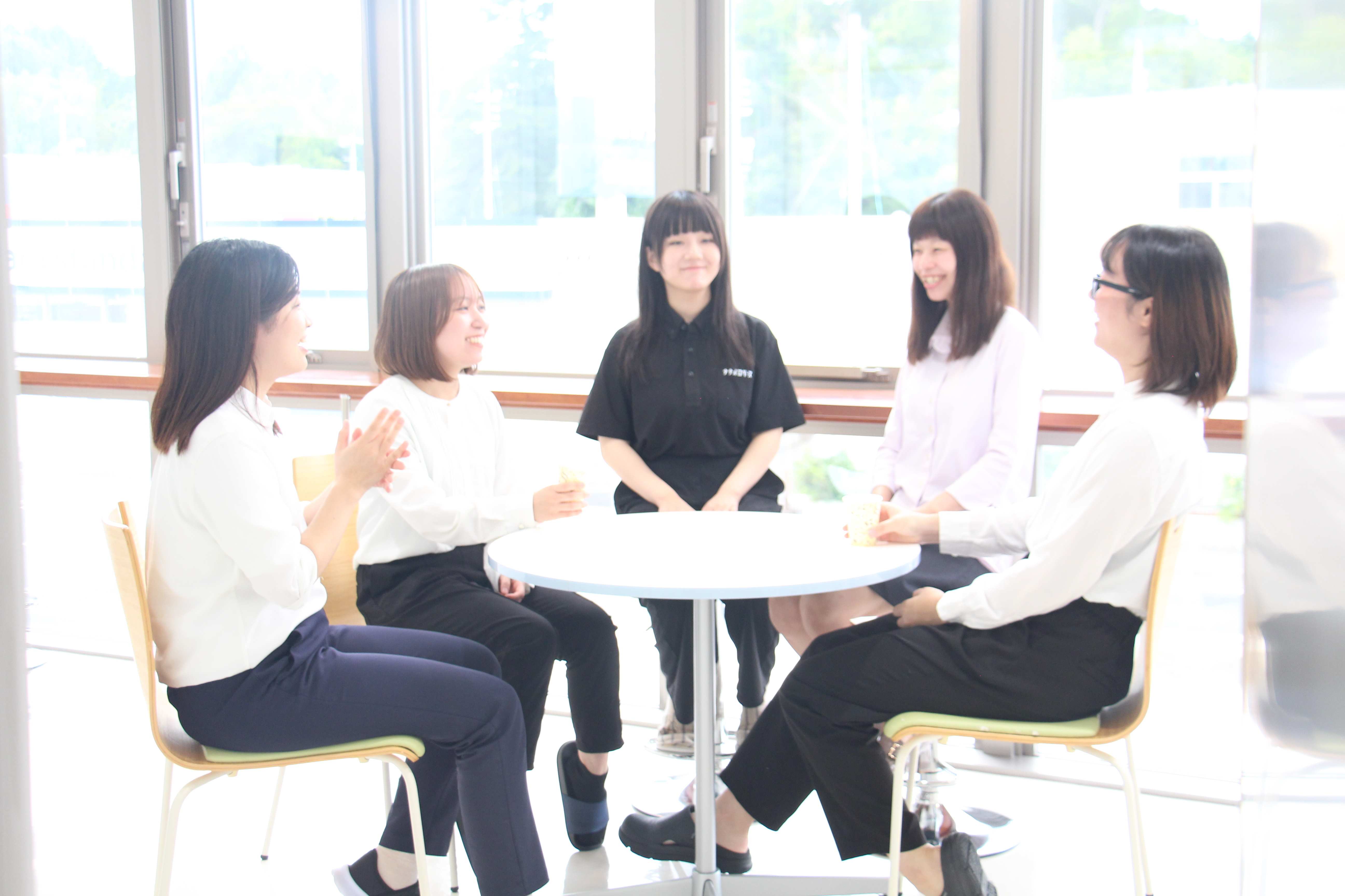 女性社員の雑談中