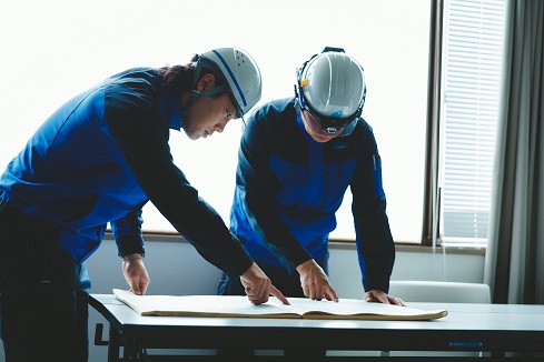 未経験でも大丈夫！先輩社員の下で勉強をします