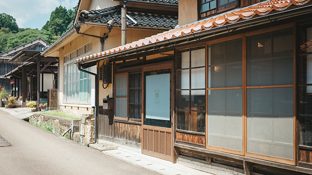 重要伝統的建造物群保存地区の町並みが舞台