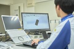 3D-CADを使用した構造設計および回路設計
