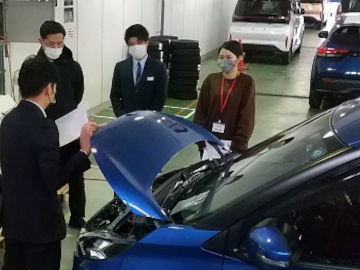 実車を使った研修の様子です